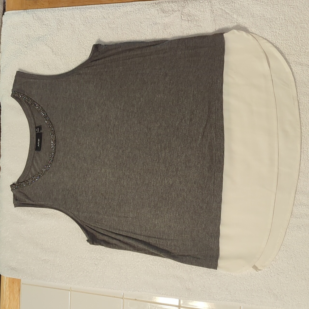 Women's sleeveless blouse